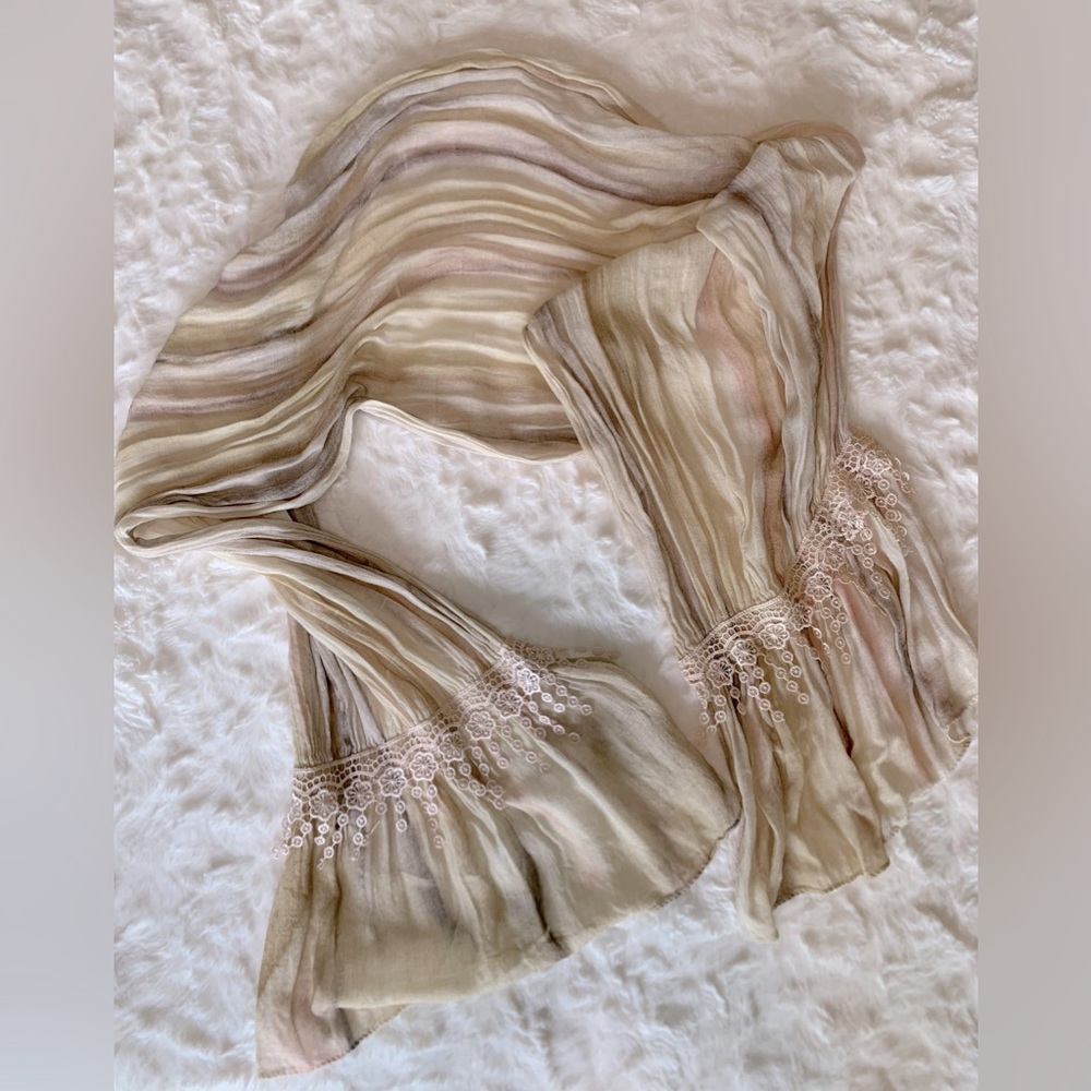 Elegant Striped Scarf with Lace Detailing
